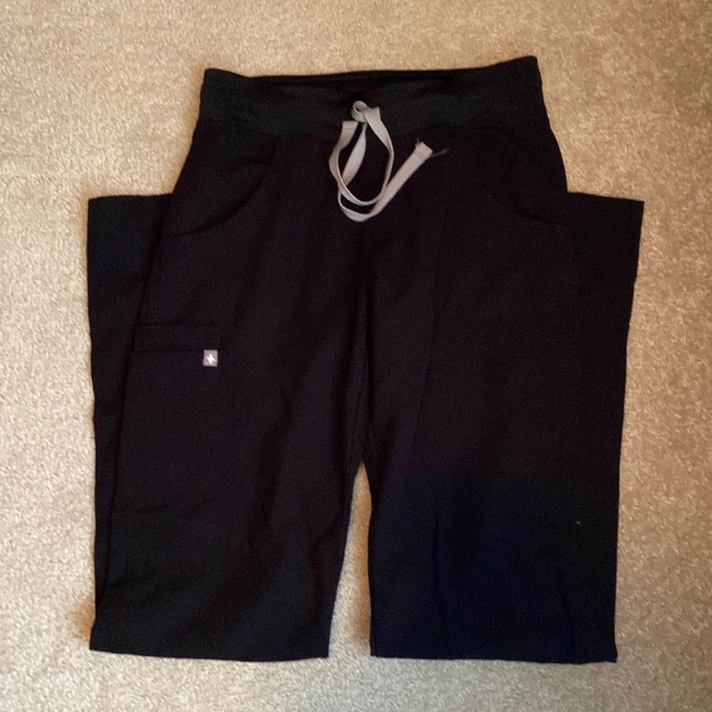 Figs Black Cade Cargo scrub pants